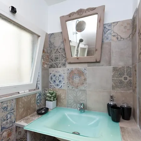 Modern And Cozy In Lisbona